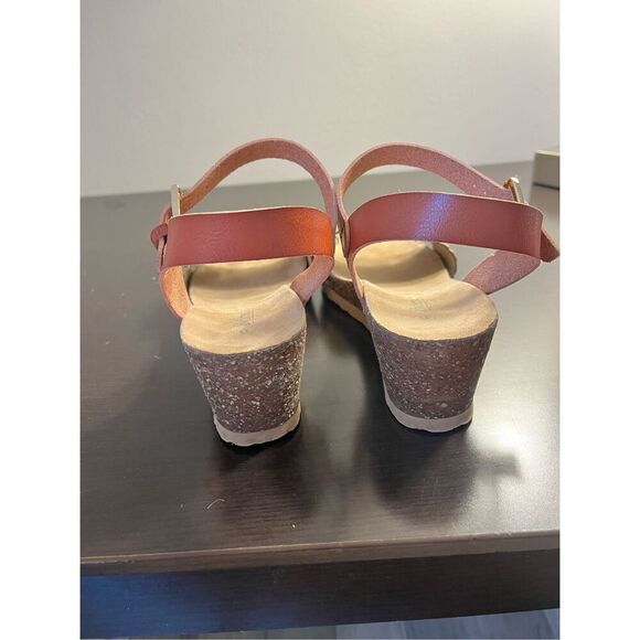 Bjorndaal Annalise Gold Braided Faux Leather Low Wedge Sandals Sz 8 EUC - Picture 5 of 6